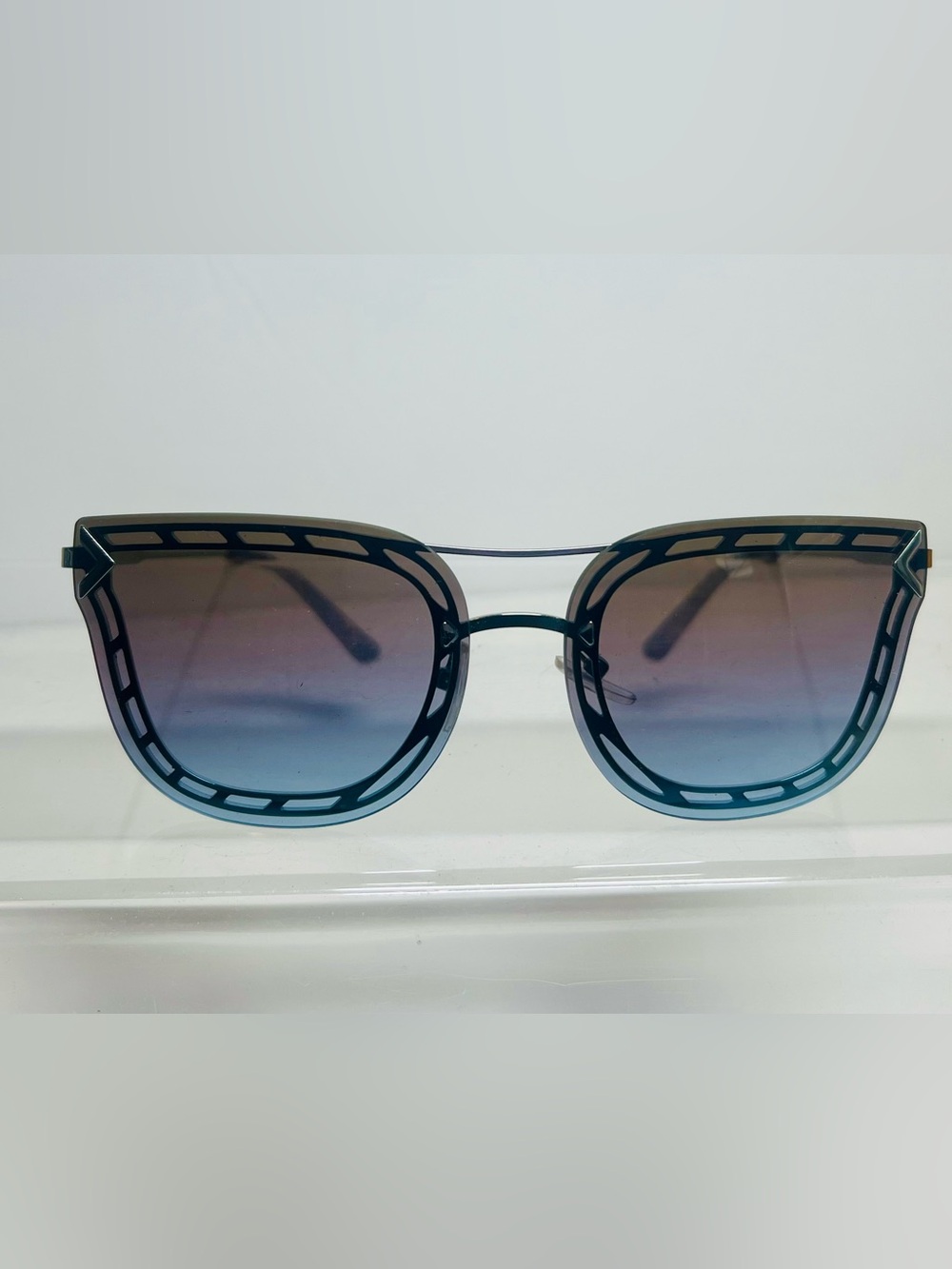 Tory Burch Geometric lattice frame Sunglasses and Case